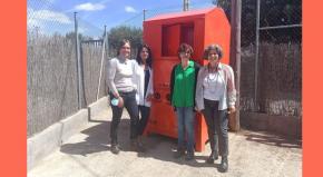 Villablanca installa dos contenidors de recollida de roba vinculats al projecte ROBA AMIGA